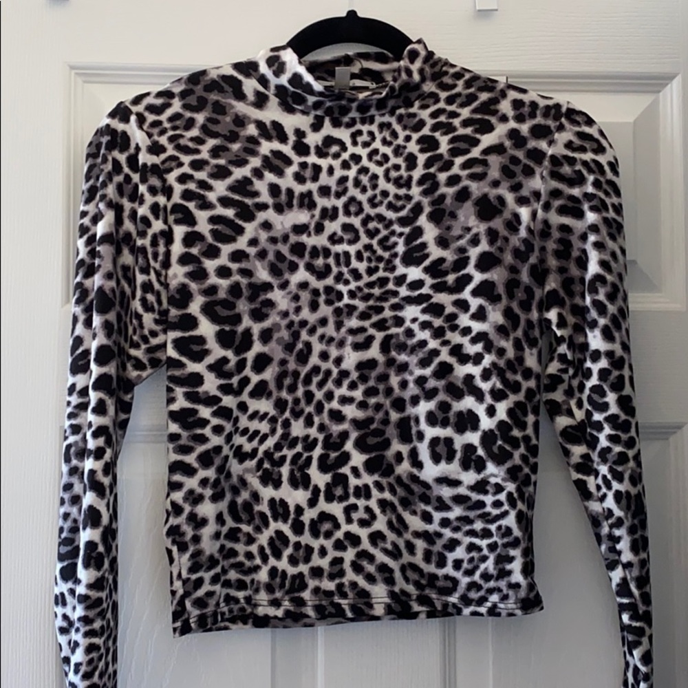 Gaze leopard long sleeve crop top